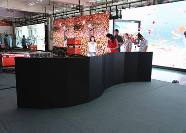 PH5.95 500mm x 500mm a courbé les écrans de LED, affichage de panneaux mené incurvé par IP65 fournisseur