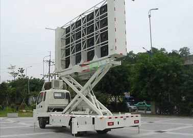 Le camion polychrome de 2000HZ 1/8 balayages a monté la haute définition des signes 1R1G1B d'affichage à LED fournisseur